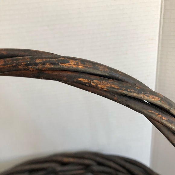 Large Brown Wicker Basket - Picture 5 of 12